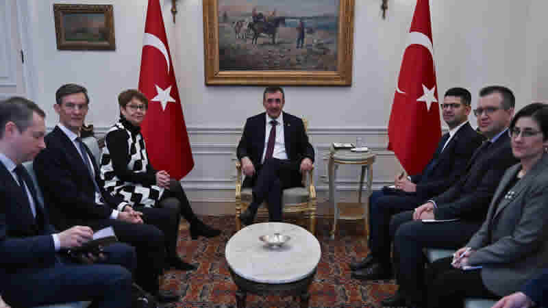 Cumhurbaşkanı Yardımcısı Cevdet Yılmaz, Londra’da temaslarda bulundu