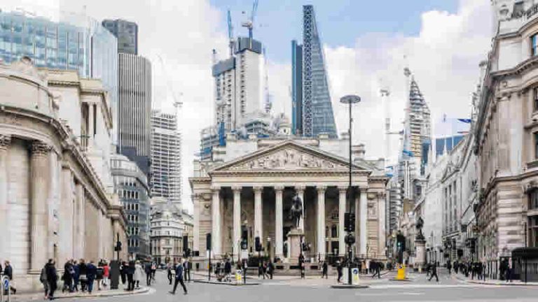 İngiltere Merkez Bankası faizi sabit tuttu