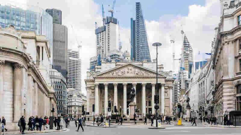 İngiltere Merkez Bankası faizi sabit tuttu