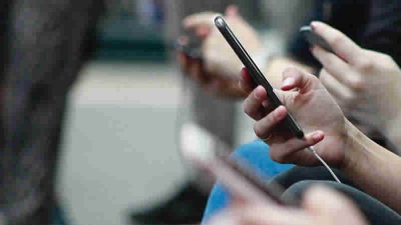 İngiltere’de Pazar Günü Tüm Telefonlar Aynı Anda Çalacak