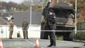 Plymouth’ta bir evin bahçesinde bulunan savaştan kalan bomba denizde patlatıldı