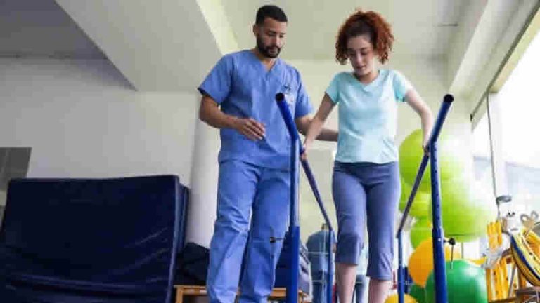 İngiltere’de sağlık çalışanları hâlâ vaat edilen ödemeleri bekliyor