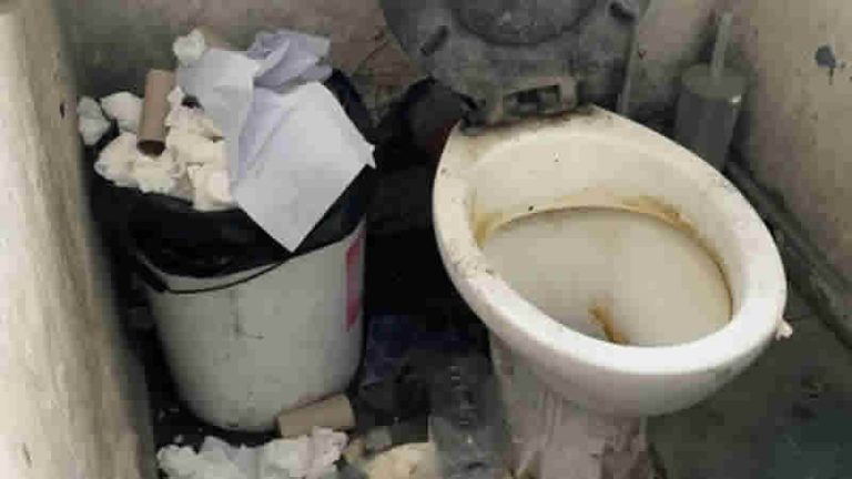 Sheffield’ta bir işletmeye personel tuvaletinin durumu nedeniyle para cezası verildi