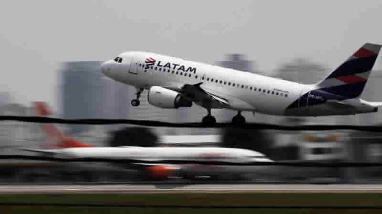 Uçakta hiçbir hastalık belirtisi göstermeyen İngiliz yolcu iniş sırasında hayatını kaybetti