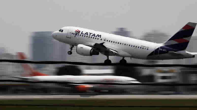 Uçakta hiçbir hastalık belirtisi göstermeyen İngiliz yolcu iniş sırasında hayatını kaybetti