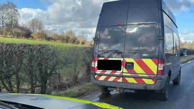 Yorkshire’da bir sürücü alkollü araç kullandığını bildirmek için 999’u aradı