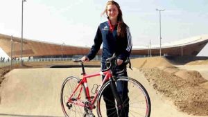 Britanya’nın en başarılı olimpik kadın sporcusu Laura Kenny, bisikletini astı