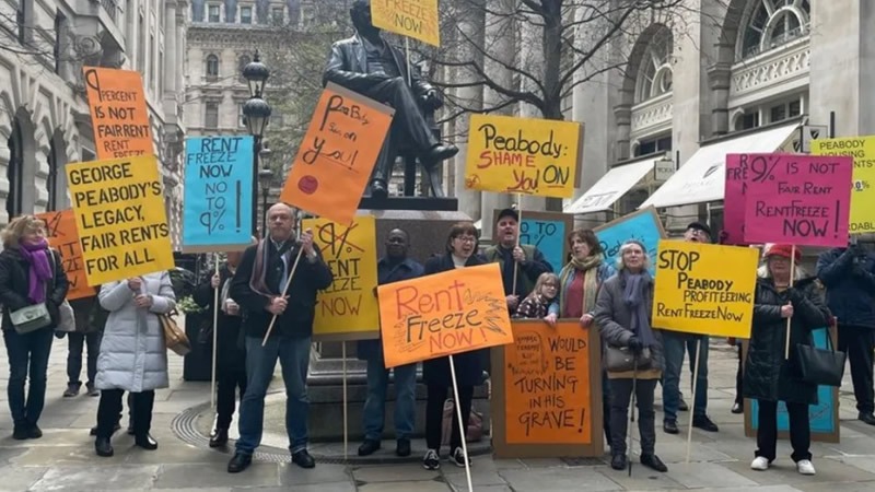 Londra’da Kilit Çalışanlardan “Kiralık Ev” Protestosu