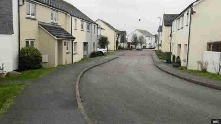 Cornwall’daki aileler satamadıkları evlerde mahsur kaldı