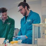 İngiltere’de Ergenlik Engelleyici Klinik Denemesi Askıya Alındı