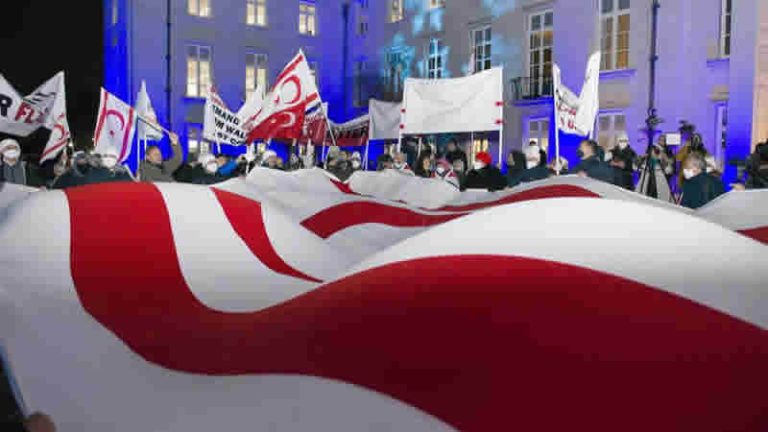 İngiltere’deki Kıbrıslı Türkler ambargolara karşı protesto düzenleyecek