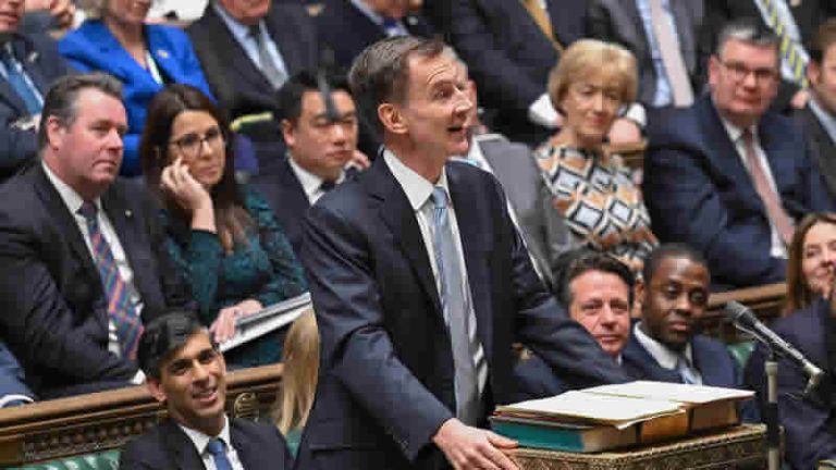 İngiltere’nin 2024 bütçesi: Maaşlardan yapılan kesintiler düşürülecek