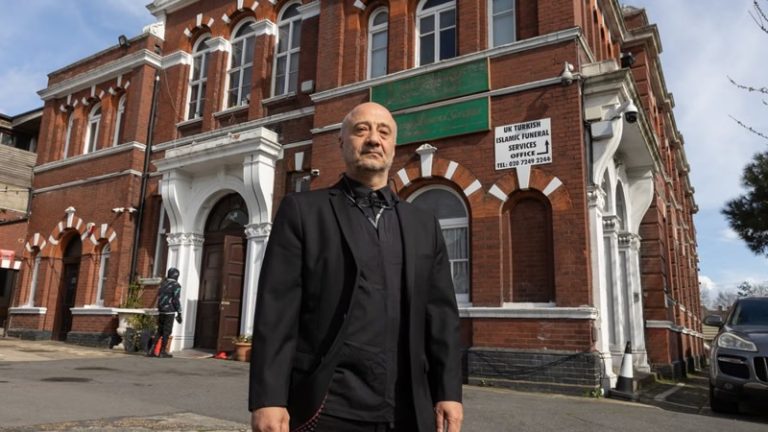 İngiltere’nin ilk Türk Camisi maddi sorunlar nedeniyle kapanmanın eşiğine geldi