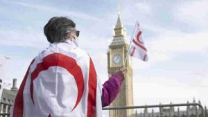 Kıbrıs Türkleri,  İngiltere Parlamentosu önünde protesto düzenledi