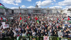 Londra’da Yüzbinlerce Kişi “Gazze’de Acil Ateşkes” İçin Meydanlara İndi