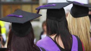 Birleşik Krallıkta öğrenci kredileri: Geri ödemeler rekora seviyelere çıktı