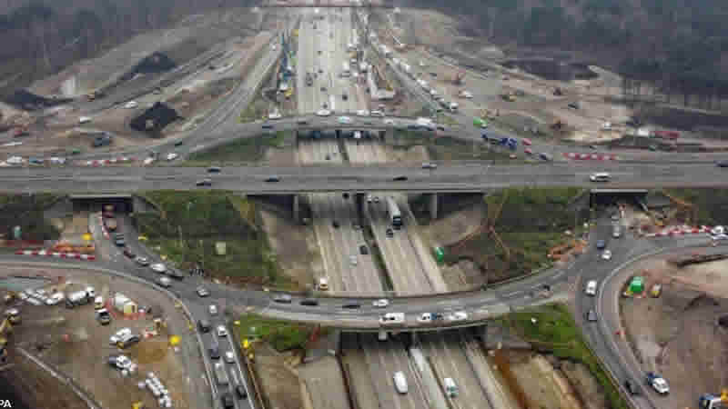 Sürücüler, M25’in kapatılması sırasında uydu navigasyonlarını dikkate almamaları konusunda uyarıldı