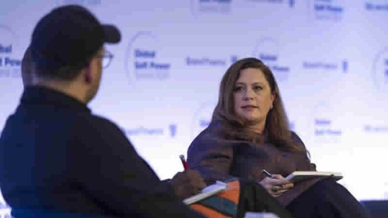 Türkiye Marka Ofisi Koordinatörü Erbay, Londra’daki Küresel Yumuşak Güç Zirvesi’nde konuştu