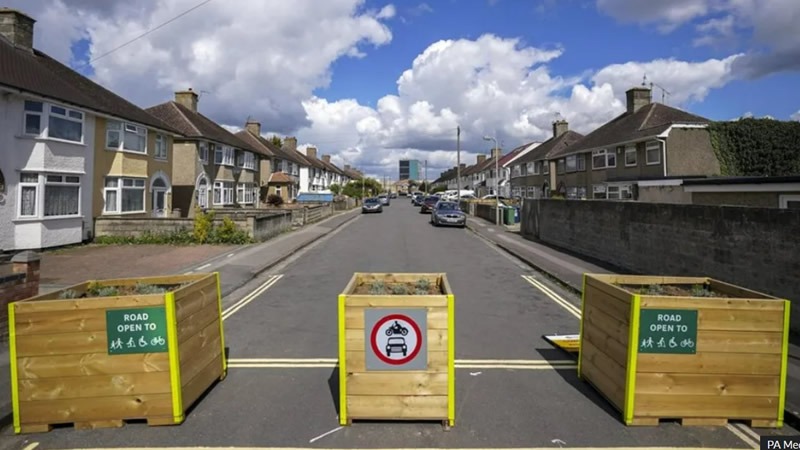 İngiltere’deki belediyeler yeni düşük trafikli mahalleler oluşturmadan önce halka soracak