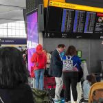 İngiltere’nin Yeni Pasaport Kuralları Yüzünden Çifte Vatandaşlar Yurtdışında Mahsur Kaldı