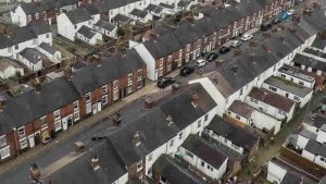 Birleşik Krallık’ta konut fiyatlarında 2022’den bu yana en keskin artış