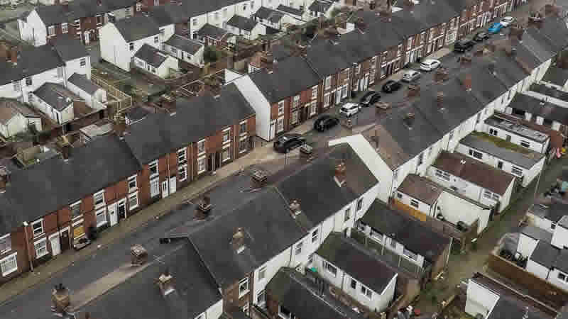 Birleşik Krallık’ta konut fiyatlarında 2022’den bu yana en keskin artış