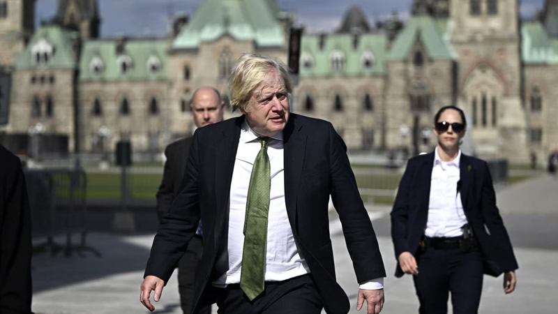 Boris Johnson: “Rishi Sunak’ın sigara yasağı kesinlikle çılgınlık”