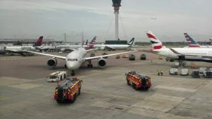 Heathrow Havalimanı’nda Boş Durumdaki İki Yolcu Uçağı Çarpıştı