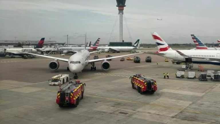 Heathrow Havalimanı’nda Boş Durumdaki İki Yolcu Uçağı Çarpıştı