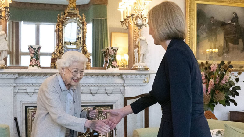 Liz Truss’un Anıları: Kraliçe ile İlişkisi ve Kısa Başbakanlık Dönemi