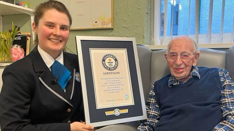 Dünyanın En Yaşlı Adamı Britanya’da Yaşıyor