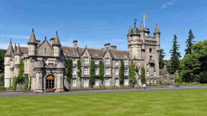 Kraliyet Ailesi’nin İkonik Konutu Balmoral Kalesi, Ziyaretçilere Açılıyor