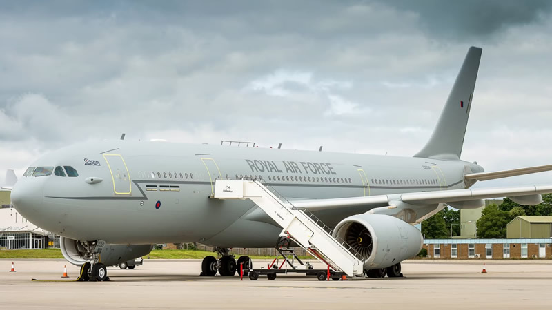 Birleşik Krallık hükümeti, Ruanda’ya sınır dışı uçuşları için charter havayoluyla görüşüyor