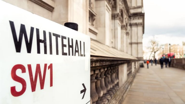 İngiltere’de üst düzey bir memur göçmenlerle ilgili “insanlık dışı ifadeleri” ifşa etti