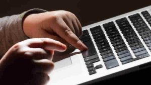 İngiltere, sosyal medya şirketlerine “çocuk güvenliği” için yeni kurallar getiriyor