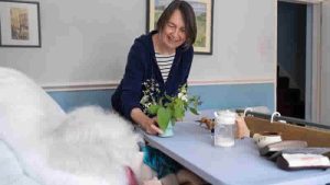 Hükümet özür dileyerek 93 yaşındaki hastaya 7 bin sterlinlik yardımı iade etti