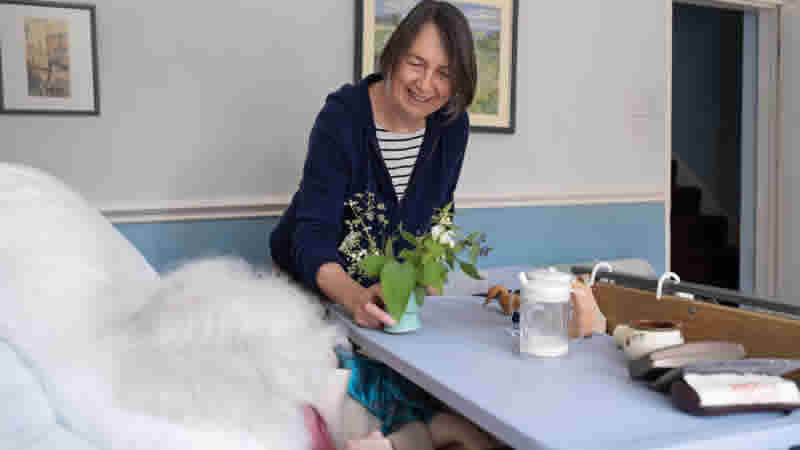 Hükümet özür dileyerek 93 yaşındaki hastaya 7 bin sterlinlik yardımı iade etti