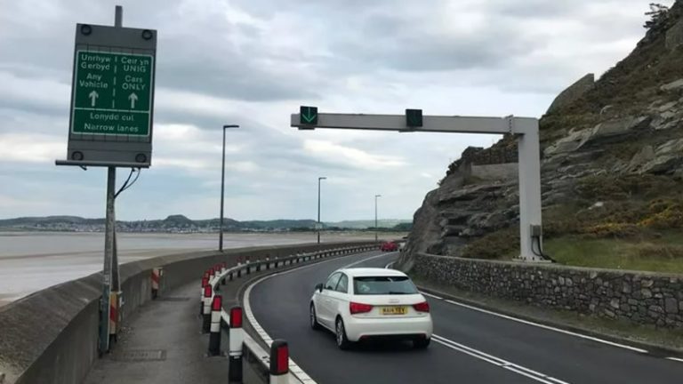 Galler’de çaldığı taksiyle kaza yapan genç hayatını kaybetti