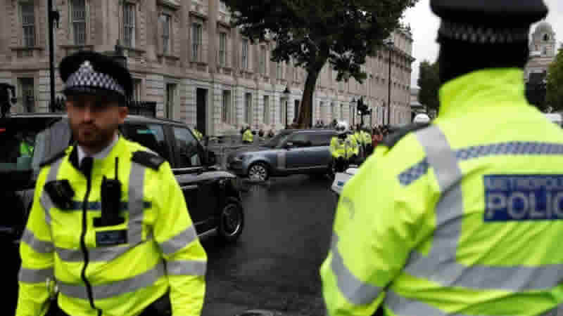 İngiltere’de üç kişi Hong Kong casusu oldukları iddiasıyla tutuklandı