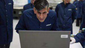 İngiltere, gönüllü ilk sığınmacıyı 3 bin sterlin para ile Ruanda’ya gönderdi