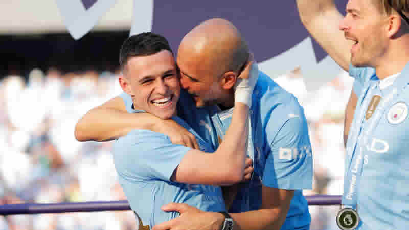 Manchester City tarih yazdı: Üst üste 4. kez Premier Lig şampiyonluğu !