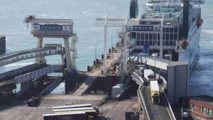 Brexit sınırında yaşanan sorunlar nedeniyle bozulabilir ürünlerin ithalatı 20 saat gecikti