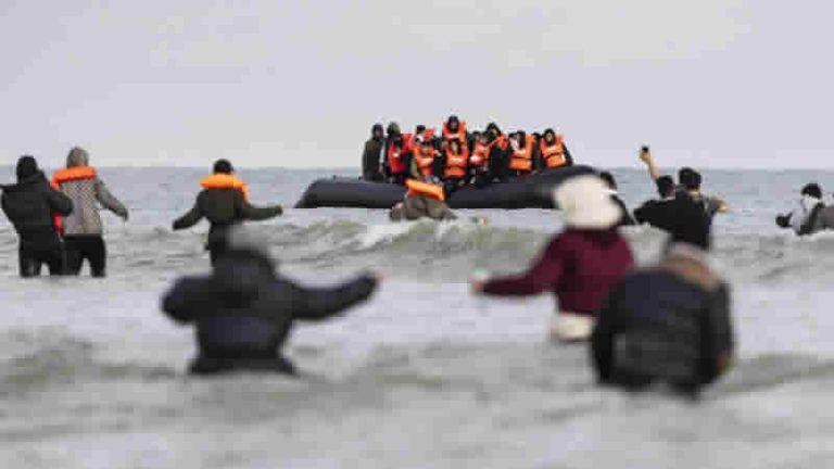 İngiltere’de, Ruanda’ya gönderilecek mülteciler gözaltına alınmaya başlandı