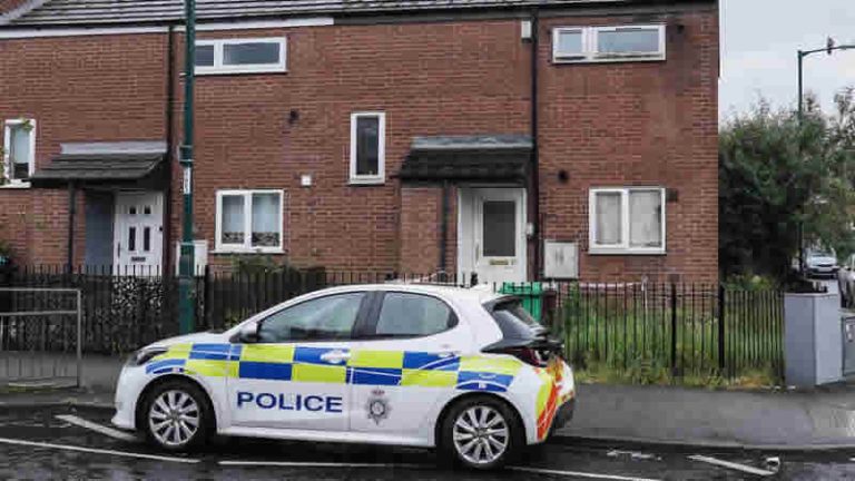 Nottingham’daki bir evde iki kadının cansız bedeni bulundu