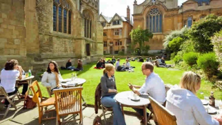 Eğitimde en çok tercih edilen ülkeler ABD ve İngiltere