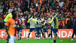 Fenerbahçe, Galatasaray’ı deplasmanda yendi: Şampiyonluk yarışı devam ediyor!