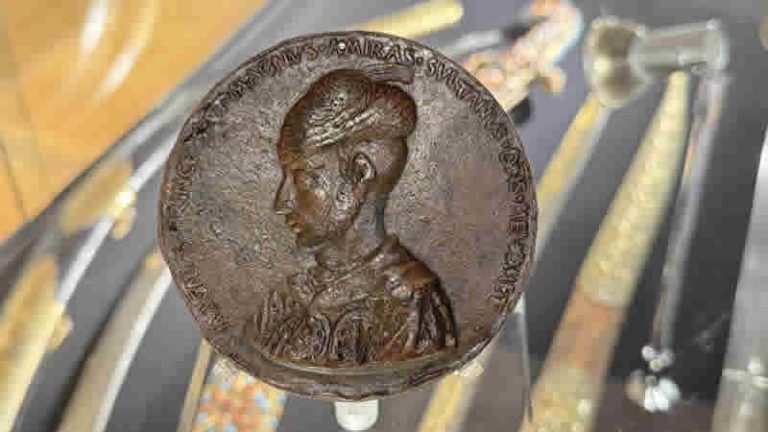 Londra’da Fatih Sultan Mehmet’in ‘tılsımlı madalyonu’ için verilen teklif kabul edilmedi