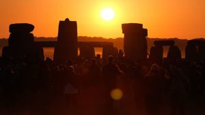 Binlerce Kişi Yaz Gündönümünü Kutlamak İçin Stonehenge’de Toplandı