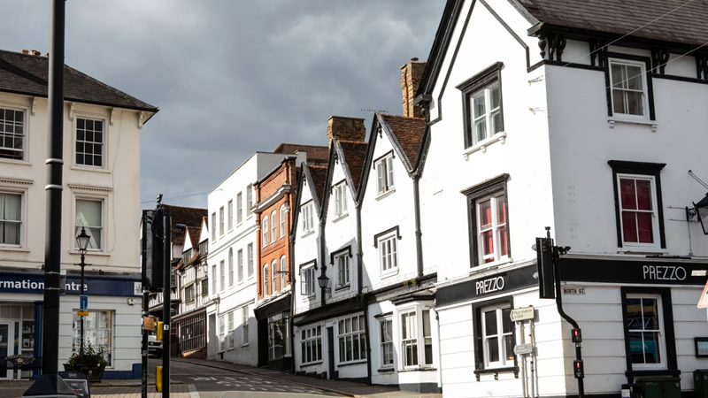 Londra Yakınlarında Ucuz Ev Fırsatı Sunan Banliyö Kasabası