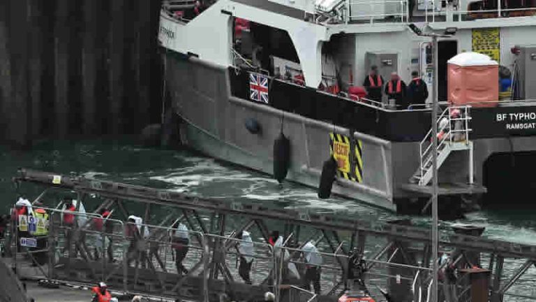 Birleşik Krallık’a Teknelerle Ulaşan Göçmen Sayısında Yeni Rekor